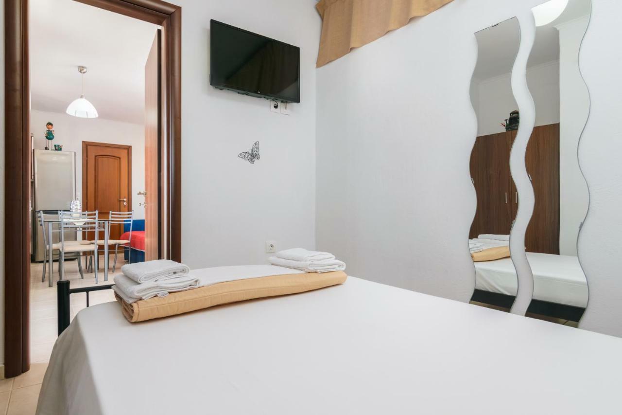 Sunny Deluxe Jacuzzi Apartment Peran Triovasalos Ngoại thất bức ảnh