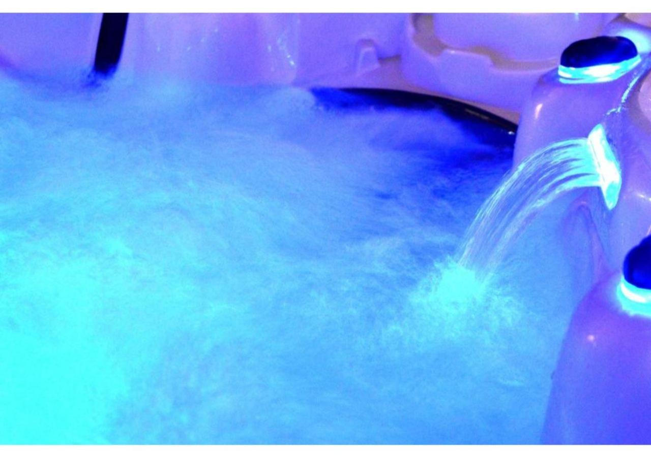 Sunny Deluxe Jacuzzi Apartment Peran Triovasalos Ngoại thất bức ảnh